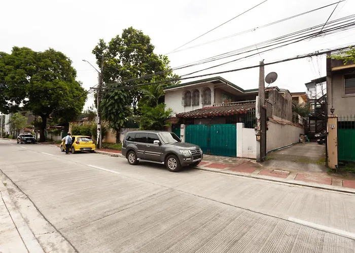 Aesthetic Boho Near Maginhawa & Up Apartment *
